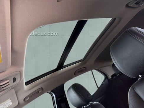 Used 2022 Buick Encore GX Essence w/ Experience Buick Package FWD image 22