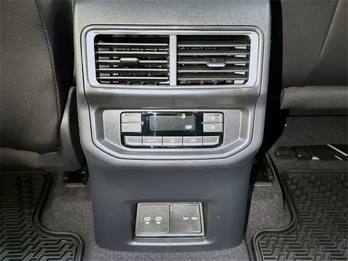 New 2026 Volkswagen Atlas SE image 13