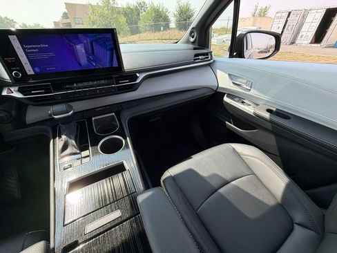 Used 2026 Toyota Sienna XSE AWD/4WD image 14