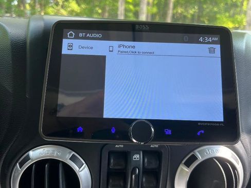 Used 2014 Jeep Wrangler Unlimited Sahara w/ Connectivity Group AWD/4WD image 35