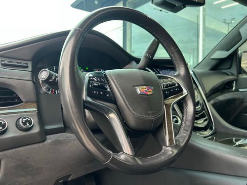 Used 2020 Cadillac Escalade Platinum image 40