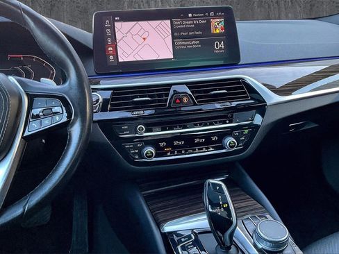 Used 2021 BMW 530i xDrive w/ Convenience Package image 9