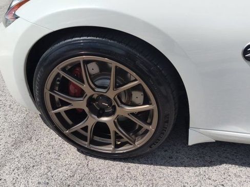 Used 2018 Nissan 370Z Coupe RWD image 18