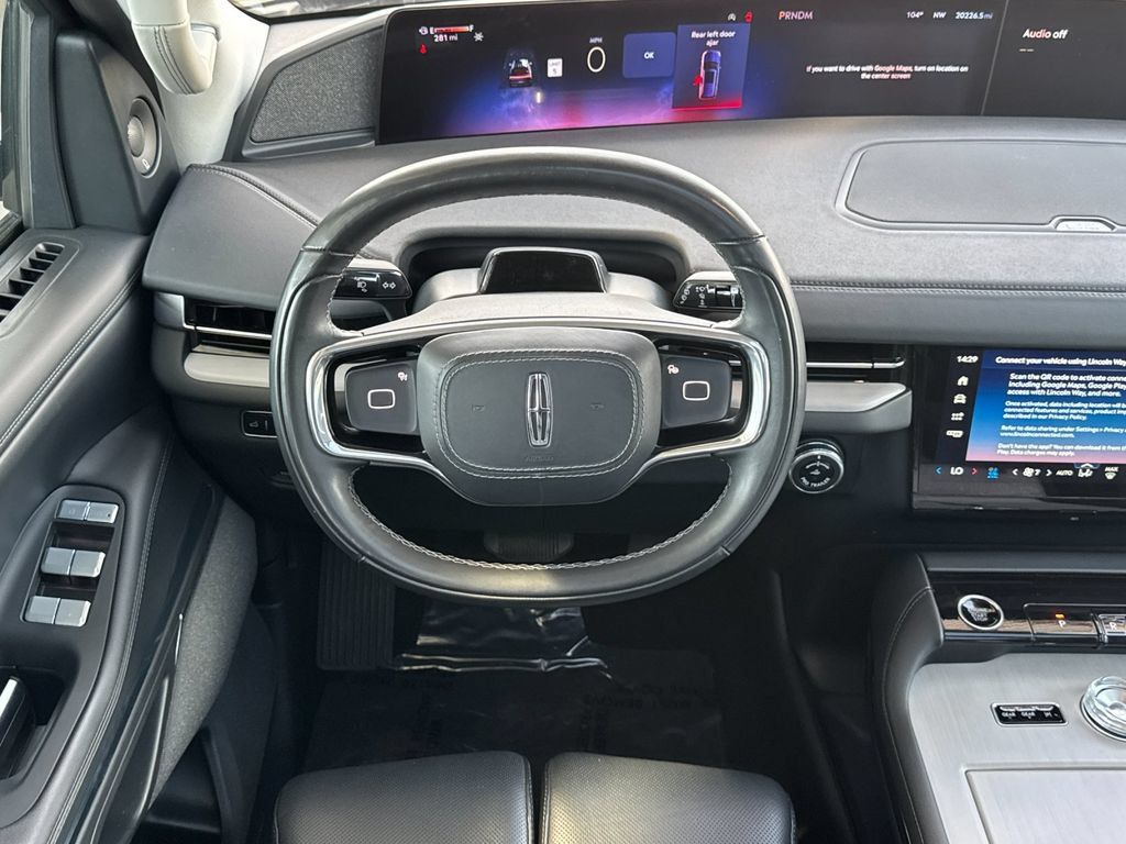 Certified 2025 Lincoln Navigator L Reserve AWD/4WD image 13