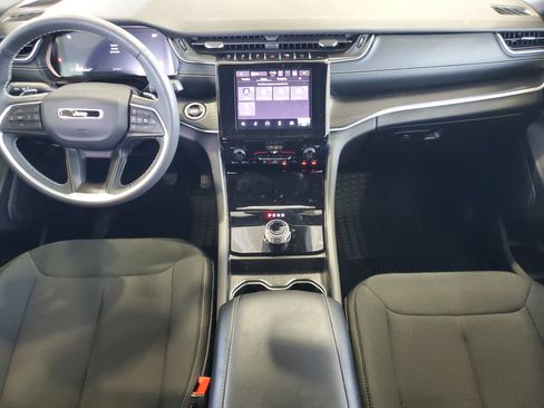 Used 2024 Jeep Grand Cherokee Laredo image 11