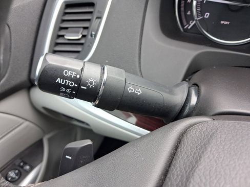 Used 2017 Acura TLX Base with Technology Package image 24