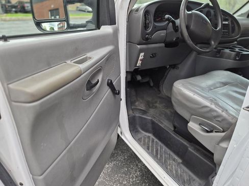 Used 2007 Ford E-350 and Econoline 350 Super Duty RWD image 12