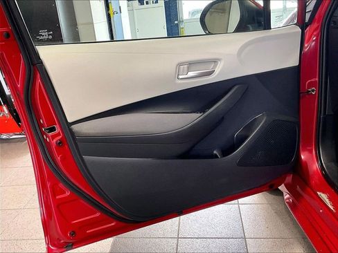 Used 2020 Toyota Corolla LE FWD image 9