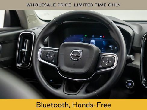 Used 2025 Volvo XC40 B5 Plus image 10