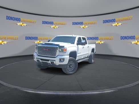 Used 2018 GMC Sierra 2500 Denali w/ Duramax Plus Package AWD/4WD image 8
