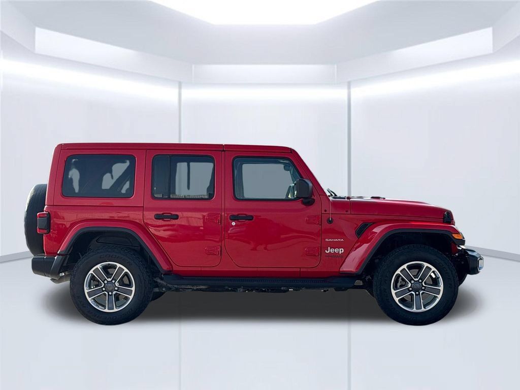 Used 2018 Jeep Wrangler Unlimited Sahara w/ LED Lighting Group AWD/4WD image 7