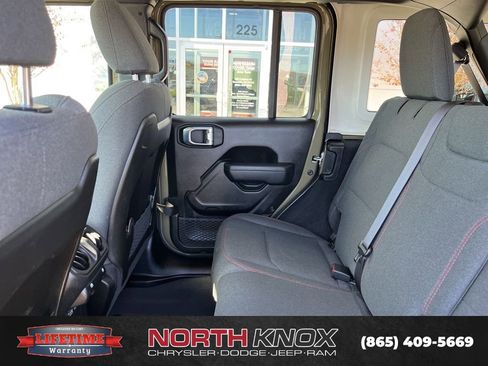 Used 2025 Jeep Wrangler Unlimited Rubicon image 13