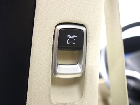 Used 2016 Tesla Model X image 27