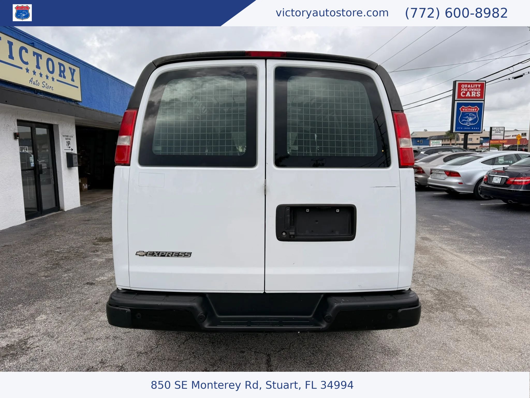 Used 2020 Chevrolet Express 2500 w/ Driver Convenience Package RWD image 12