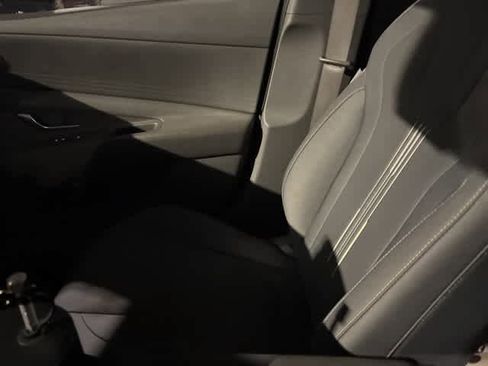 Used 2023 Hyundai Elantra SEL w/ Preferred Accessory Package image 3