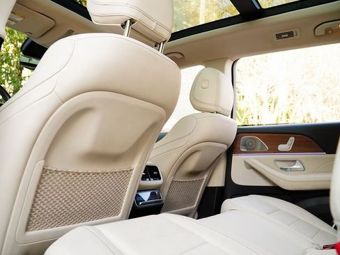 Used 2023 Mercedes-Benz GLS 450 4MATIC image 37