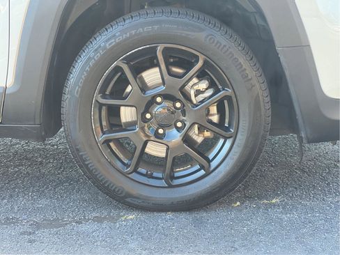 Used 2020 Jeep Renegade Altitude FWD image 25