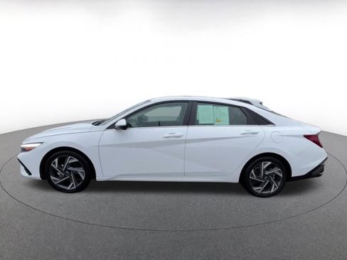 Used 2025 Hyundai Elantra Limited image 9