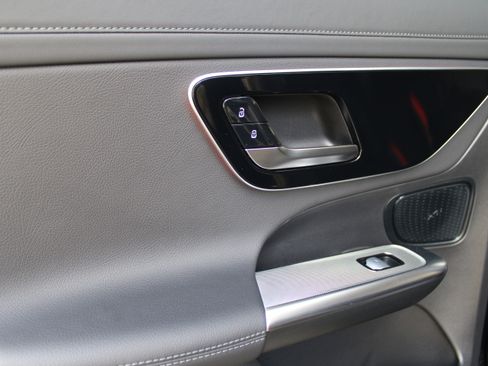 Used 2025 Mercedes-Benz GLC 350e 4MATIC image 23