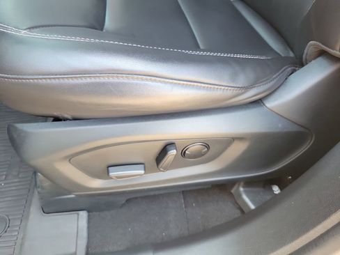 Used 2023 Ford Explorer XLT w/ Equipment Group 202A RWD image 17