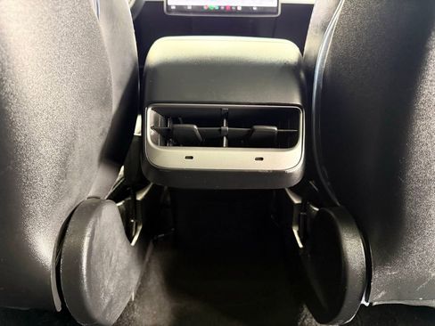 Used 2020 Tesla Model Y Long Range image 27
