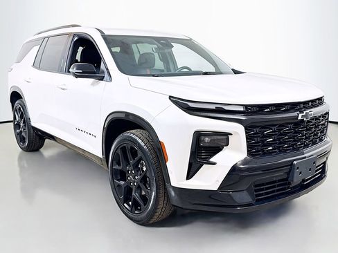 Certified 2025 Chevrolet Traverse RS image 3