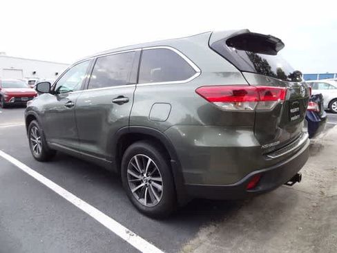 Used 2019 Toyota Highlander XLE AWD/4WD image 5