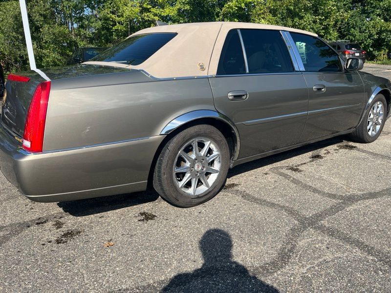 Used 2011 Cadillac DTS FWD image 5