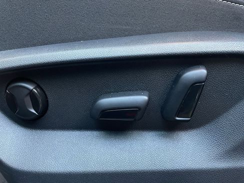 Used 2025 Volkswagen Atlas SE image 22