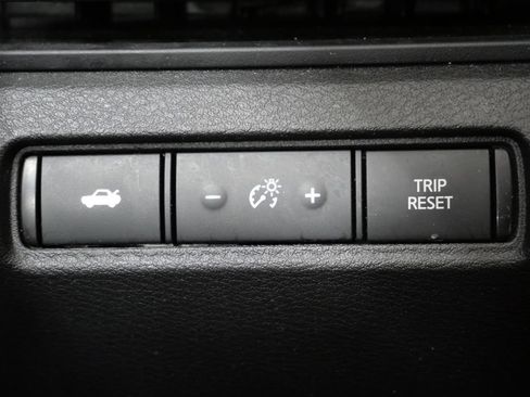 Used 2025 Nissan Altima 2.5 SV FWD image 14