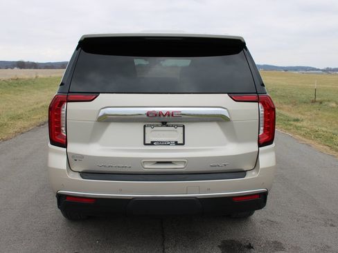 Used 2023 GMC Yukon SLT w/ SLT Luxury Package image 6