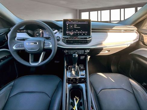 Used 2023 Jeep Compass Limited image 7