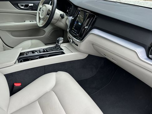 Used 2019 Volvo S60 T5 Momentum w/ Premium Package FWD image 17