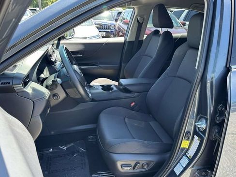 Used 2022 Toyota Venza LE AWD/4WD image 16