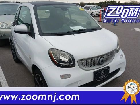 Used 2016 smart fortwo pure image 1