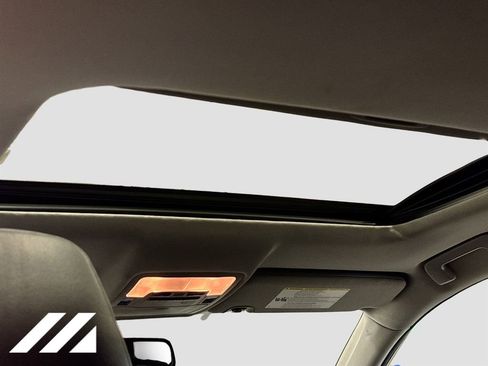 Used 2016 Toyota Highlander XLE w/ Four Season Floor Mat Package AWD/4WD image 24