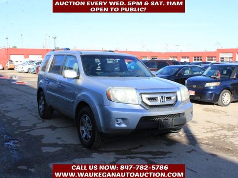 Used 2010 Honda Pilot Touring image 3