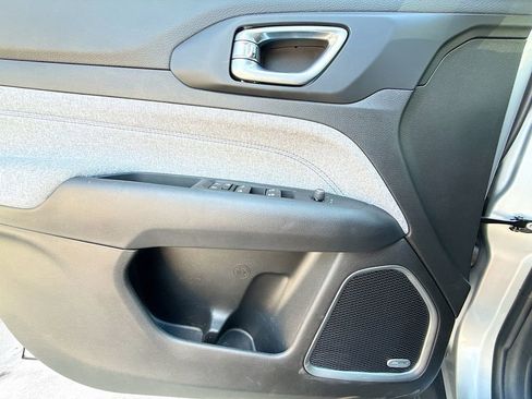 Used 2025 Jeep Compass Latitude w/ Sun & Sound Group image 35