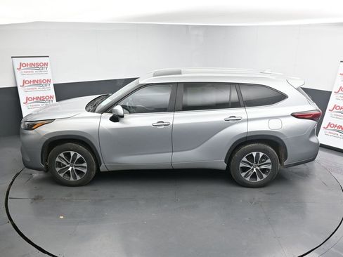 Used 2023 Toyota Highlander XLE image 13