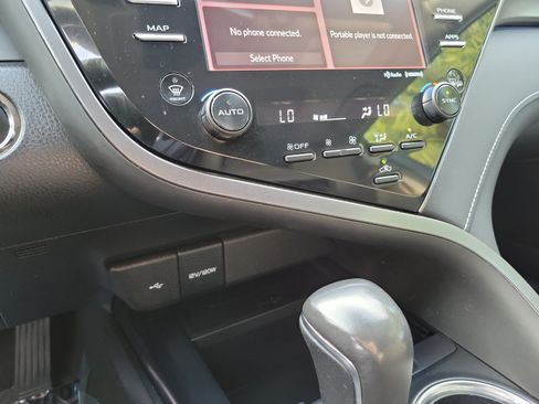 Used 2020 Toyota Camry XSE FWD image 19