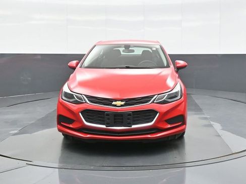 Used 2017 Chevrolet Cruze LT w/ Convenience Package FWD image 2