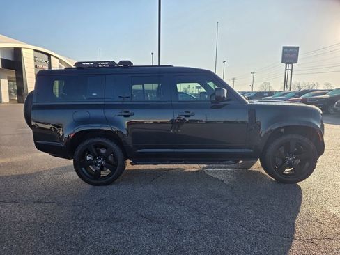 Used 2024 Land Rover Defender 130 X-Dynamic SE image 9