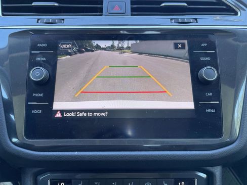 Used 2021 Volkswagen Tiguan SE image 27