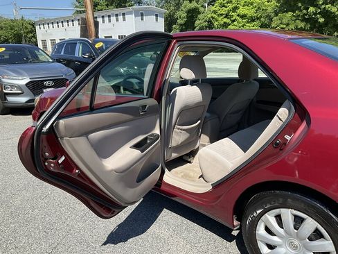 Used 2005 Toyota Camry FWD image 13
