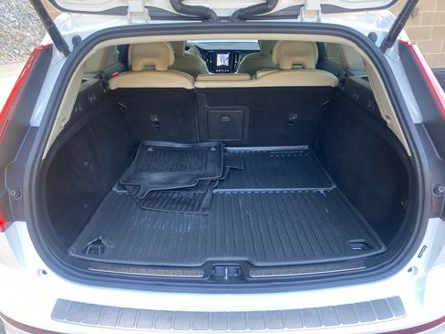 Used 2022 Volvo V60 T5 Cross Country w/ Advanced Package image 29