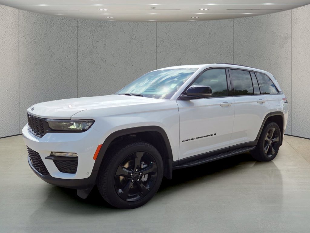 Used 2025 Jeep Grand Cherokee Limited w/ Luxury Tech Group II AWD/4WD image 11