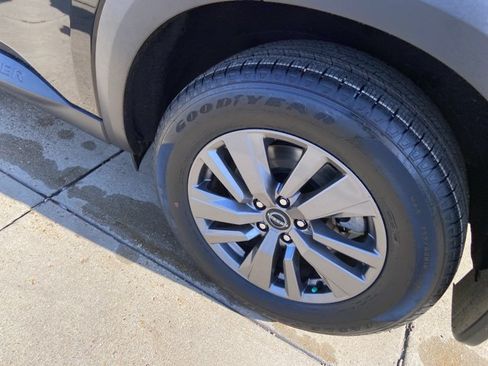 Used 2024 Nissan Pathfinder SV FWD image 32