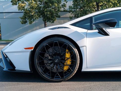 Used 2022 Lamborghini Huracan STO RWD image 9