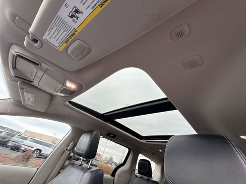 Used 2022 Chrysler Pacifica Touring-L image 17