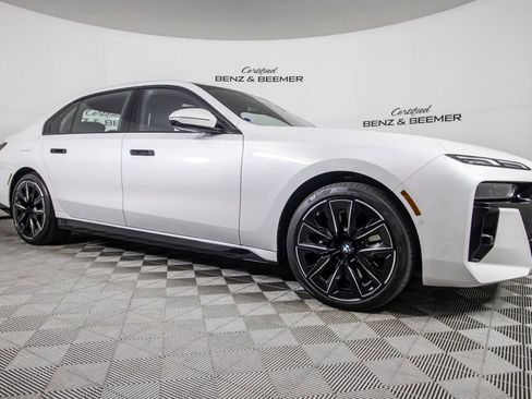 Used 2025 BMW 760i xDrive w/ Executive Package AWD/4WD image 2